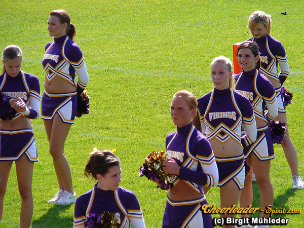 ../Images/2008charitybowlX 097.jpg